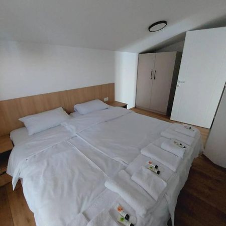 Nautica Apartments&Studios Pestani Bagian luar foto