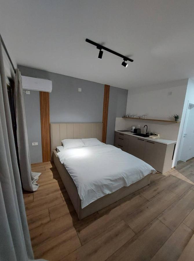Nautica Apartments&Studios Pestani Bagian luar foto