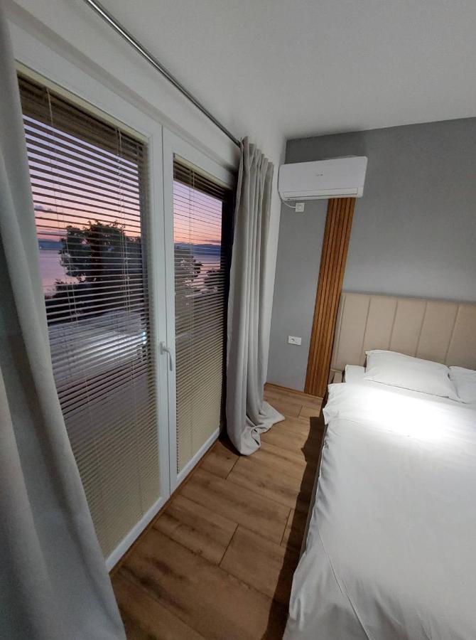 Nautica Apartments&Studios Pestani Bagian luar foto
