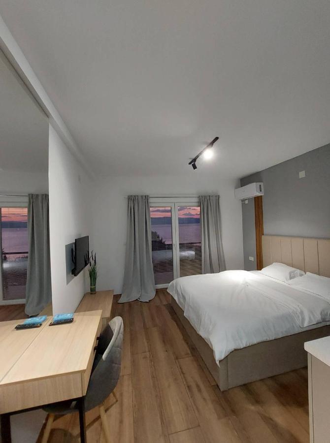Nautica Apartments&Studios Pestani Bagian luar foto